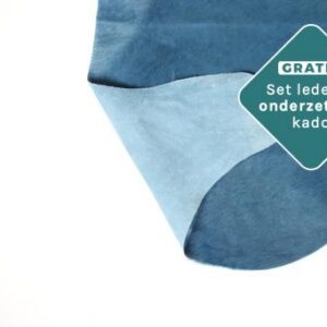 Echtes Rinderfell gefärbt blau Nahaufnahme Textur