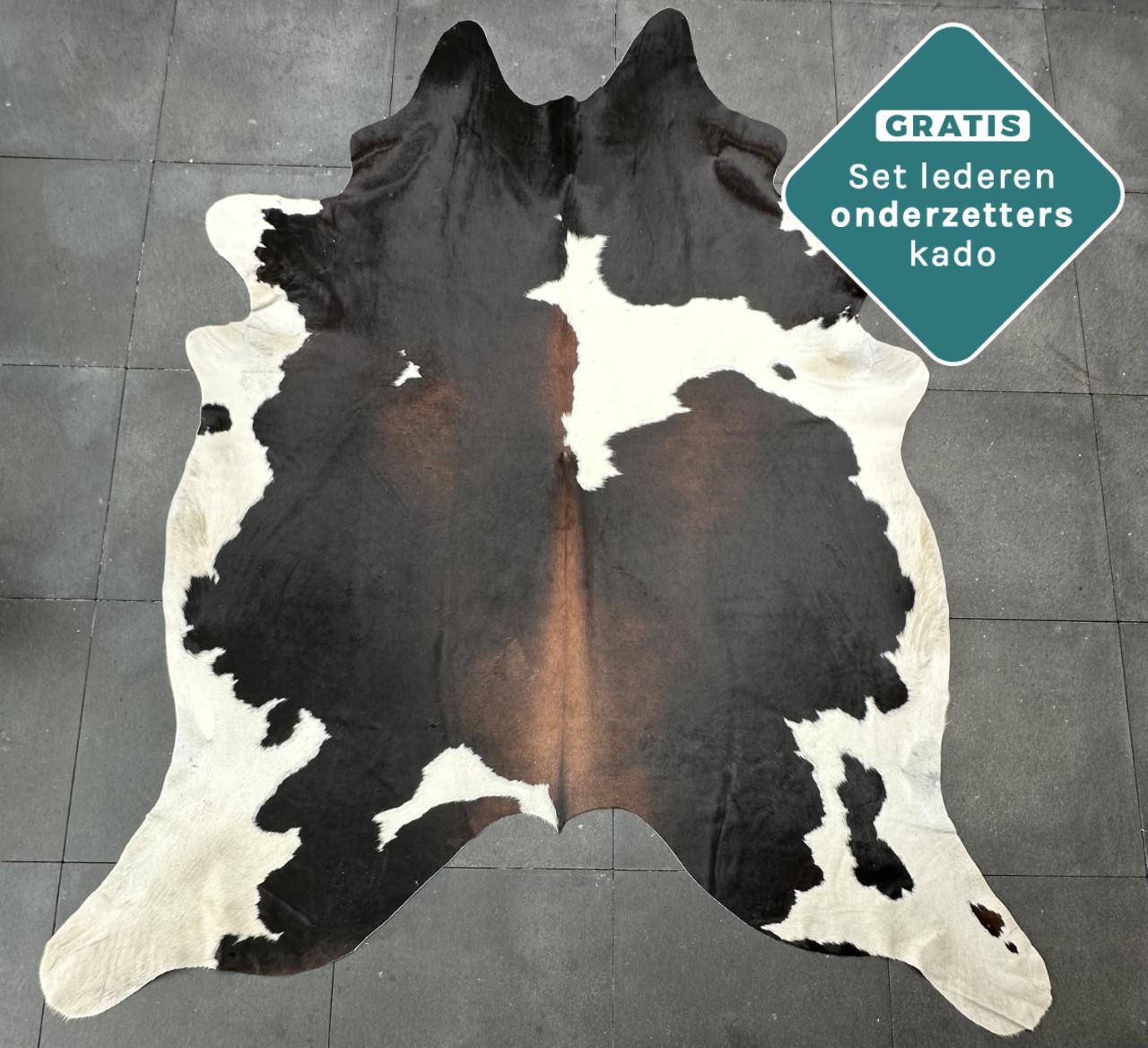 Kuhfell Teppich Tricolor dunkel Detailansicht natürliche Zeichnung