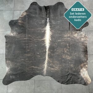 Kuhfell Teppich dunkelbraun Detailansicht natürliche Zeichnung