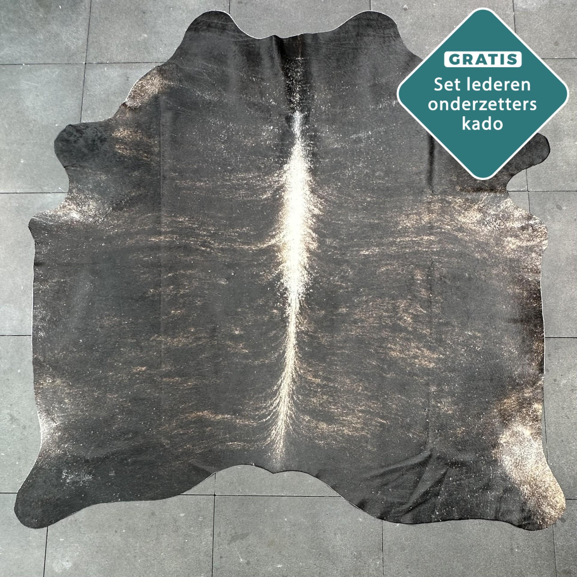 Kuhfell Teppich dunkelbraun Detailansicht natürliche Zeichnung