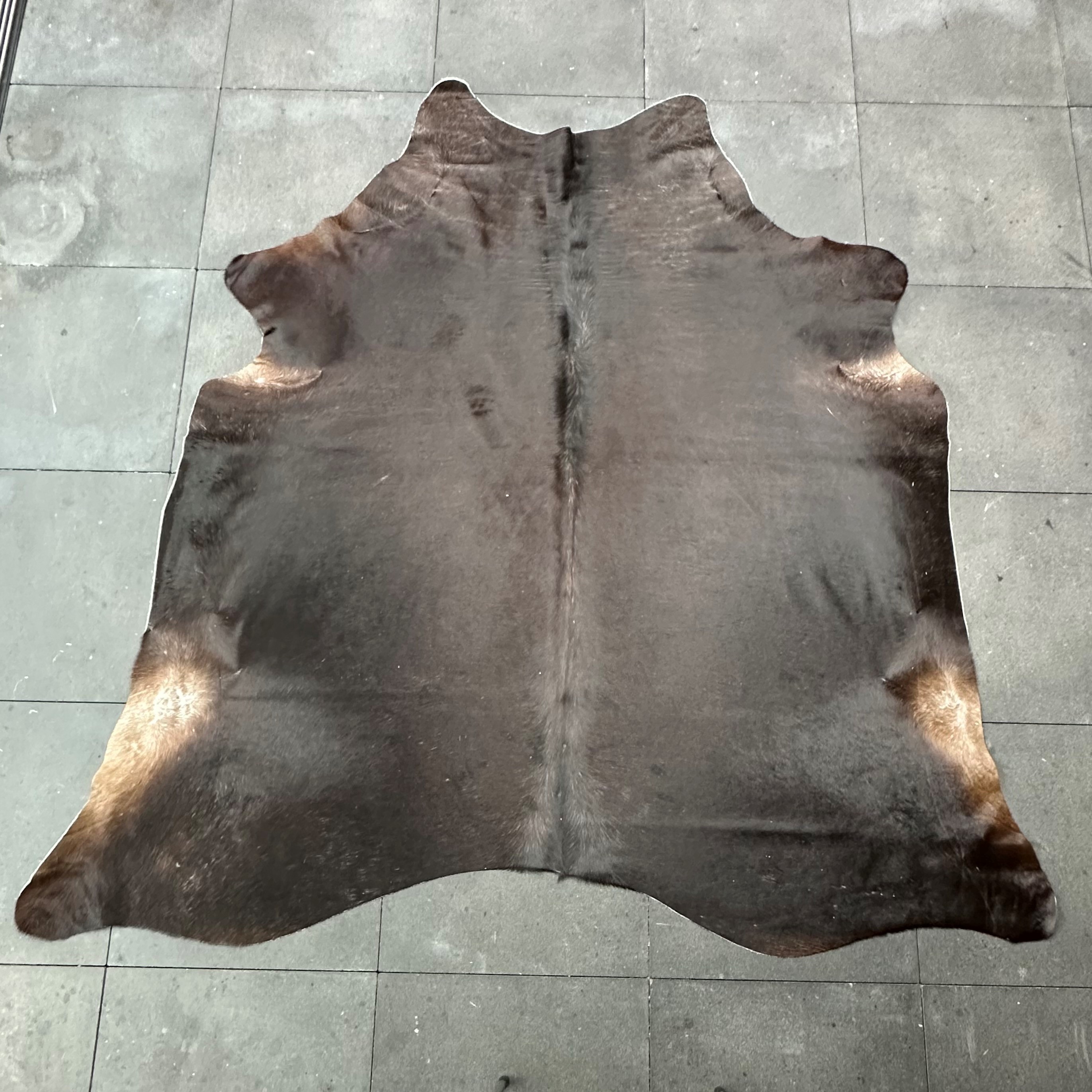 Kuhfell Teppich dunkelbraun Detailansicht natürliche Zeichnung