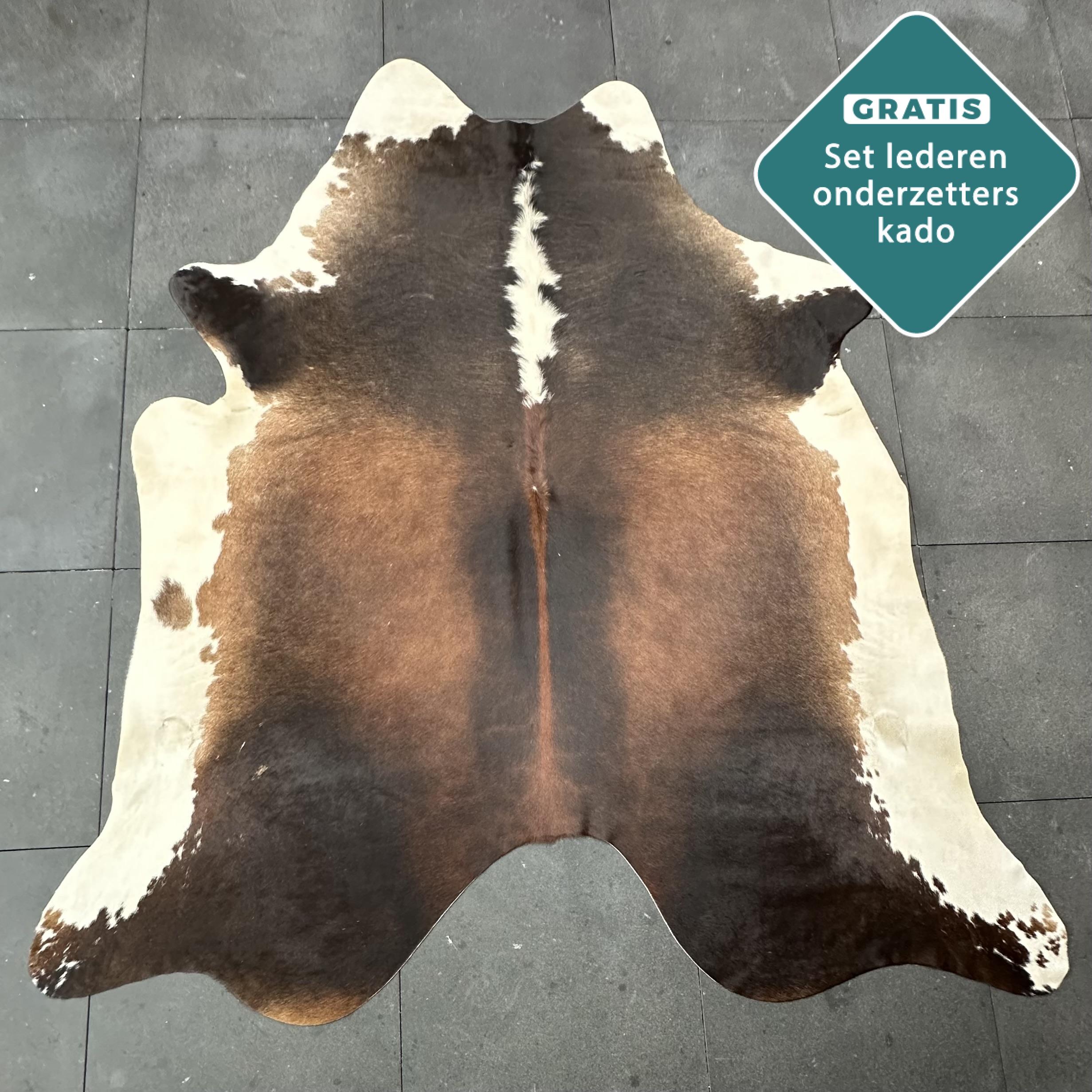 Kuhfell Teppich dunkelbraun Detailansicht natürliche Zeichnung