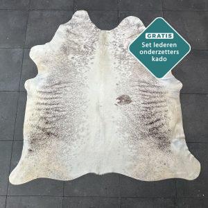 Kuhfell Teppich creme braun Detailansicht natürliche Zeichnung