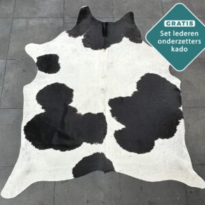 Kuhfell Teppich schwarz-weiss gefleckt Detailansicht natürliche Zeichnung