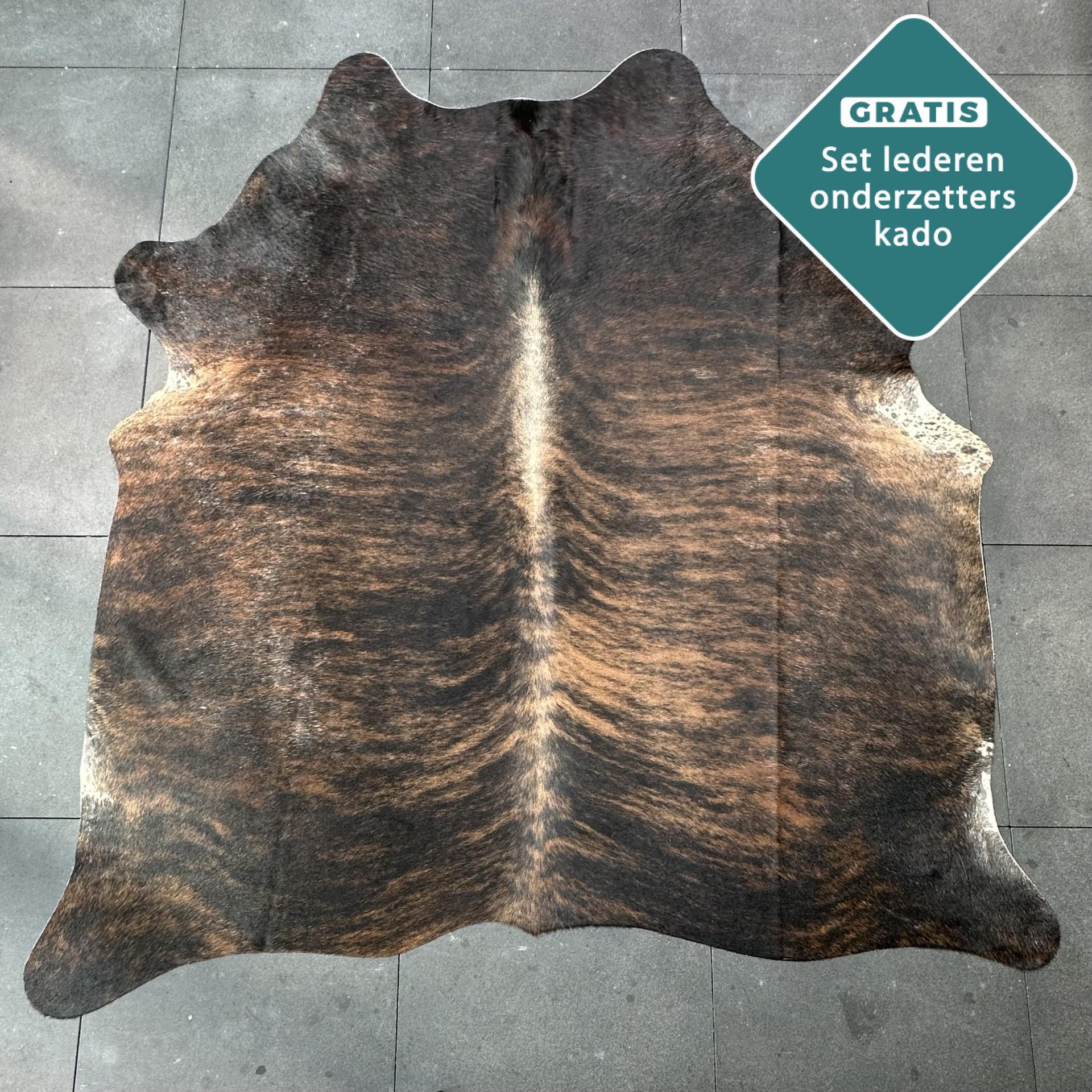 Kuhfell Teppich dunkelbraun Detailansicht natürliche Zeichnung