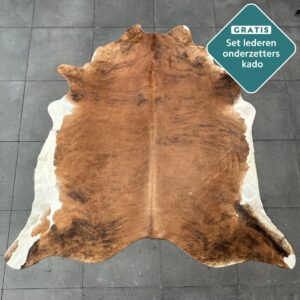 Kuhfell Teppich mittelbraun weiss Detailansicht natürliche Zeichnung