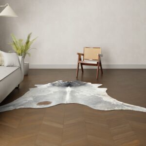 Natürliches Rinderfell grau schwarz 240x240 cm Nahaufnahme Fell-Muster