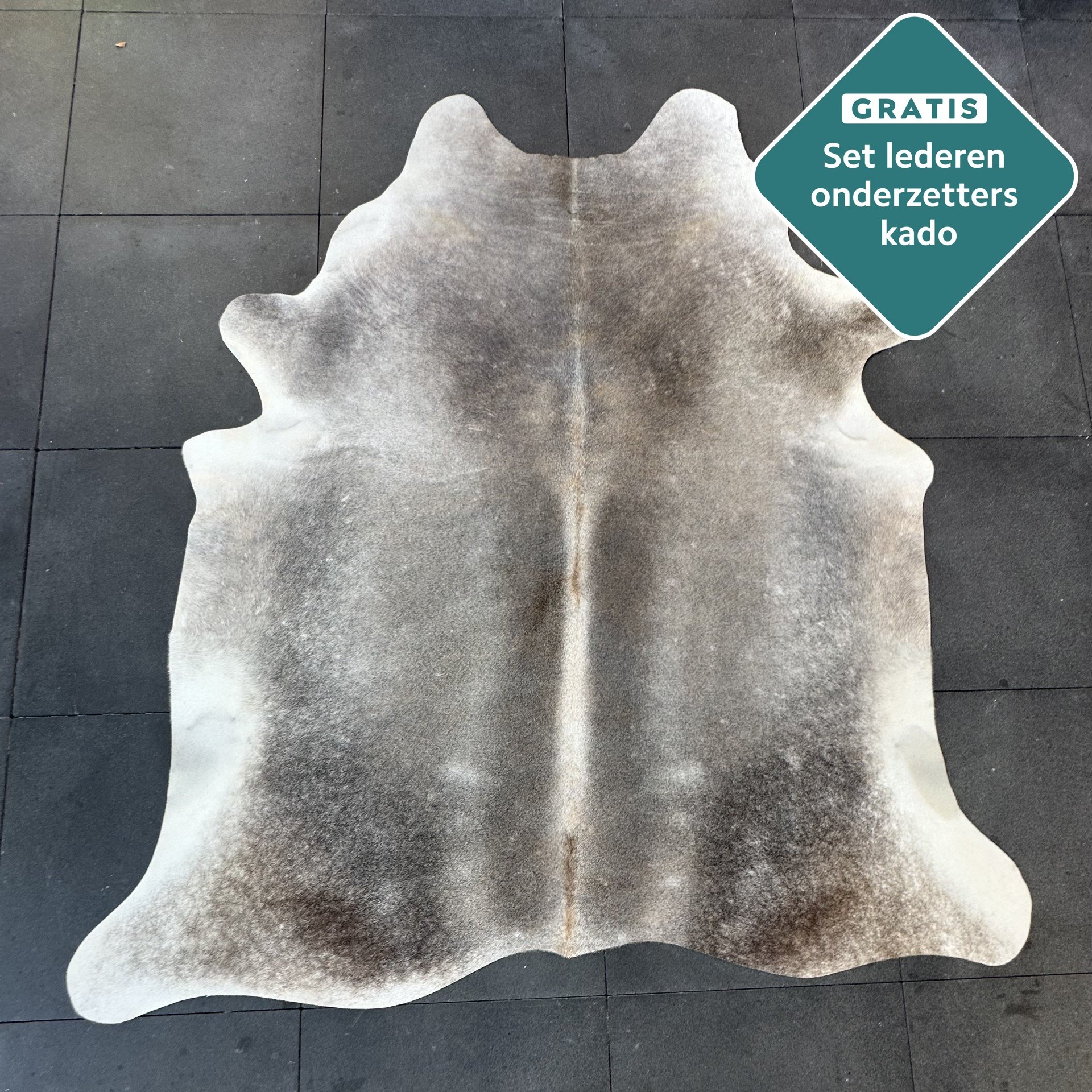 Kuhfell Teppich taupe dunkelgrau Detailansicht natürliche Zeichnung