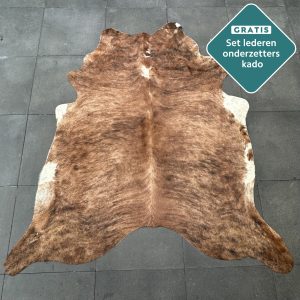 Kuhfell Teppich braun-weiss Detailansicht natürliche Zeichnung