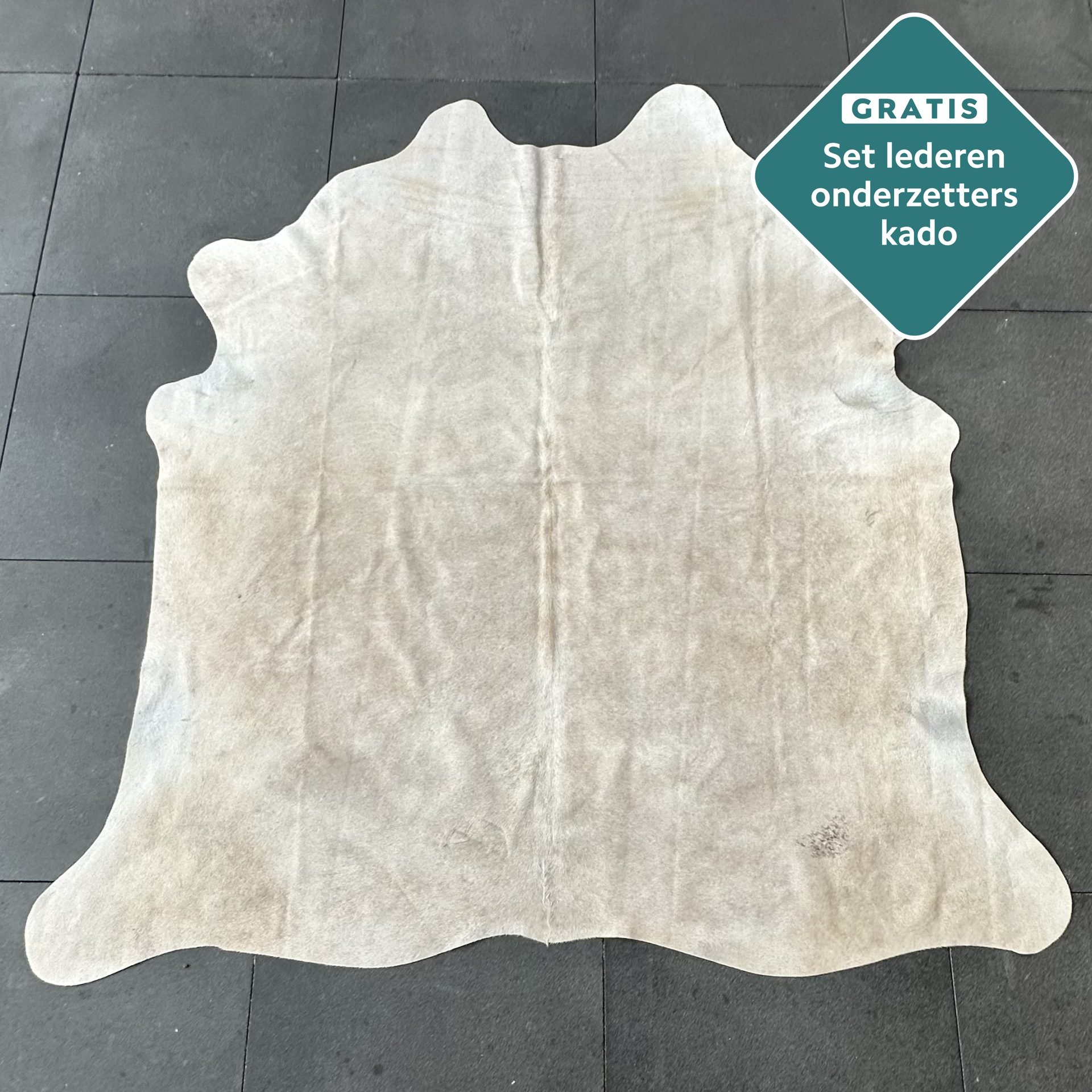 Kuhfell Teppich gebrochen weiss Detailansicht natürliche Zeichnung