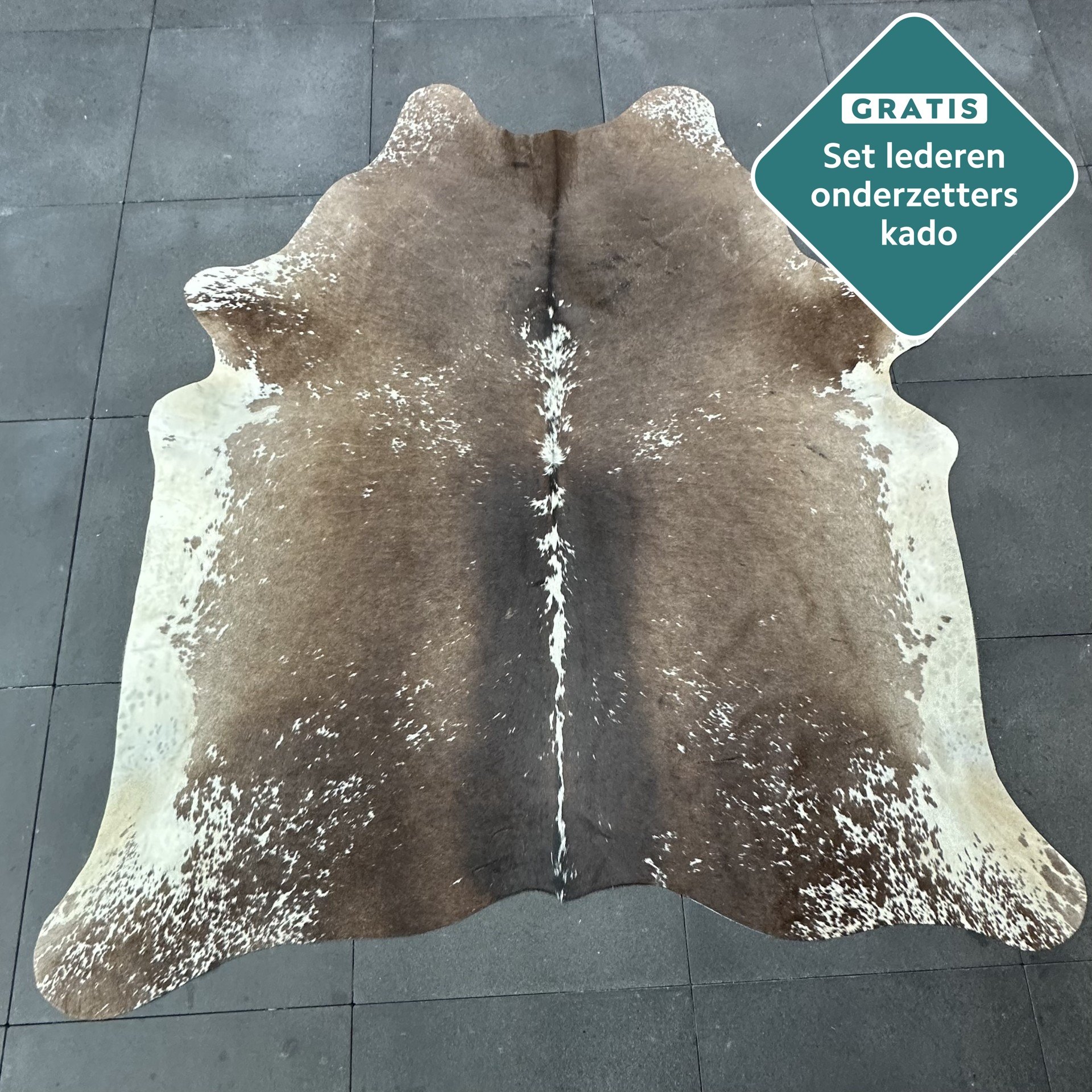 Kuhfell Teppich mokka weiss Detailansicht natürliche Zeichnung