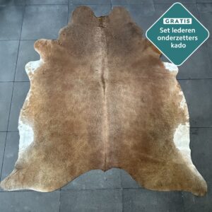 Kuhfell Teppich warmbraun weiss Detailansicht natürliche Zeichnung