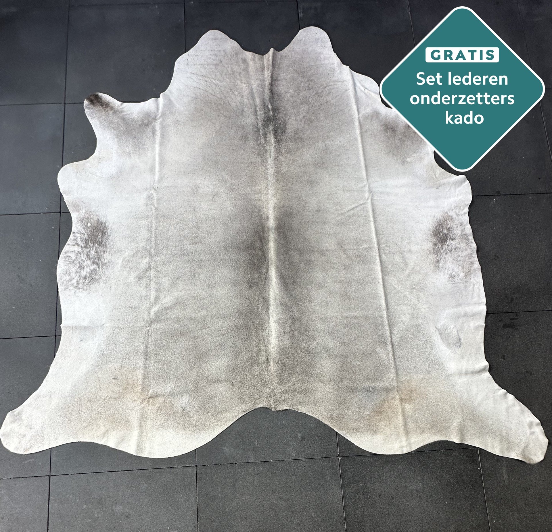 Kuhfell Teppich grau weiss Detailansicht natürliche Zeichnung