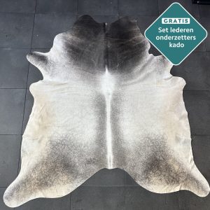 Kuhfell Teppich grau schwarz Detailansicht natürliche Zeichnung