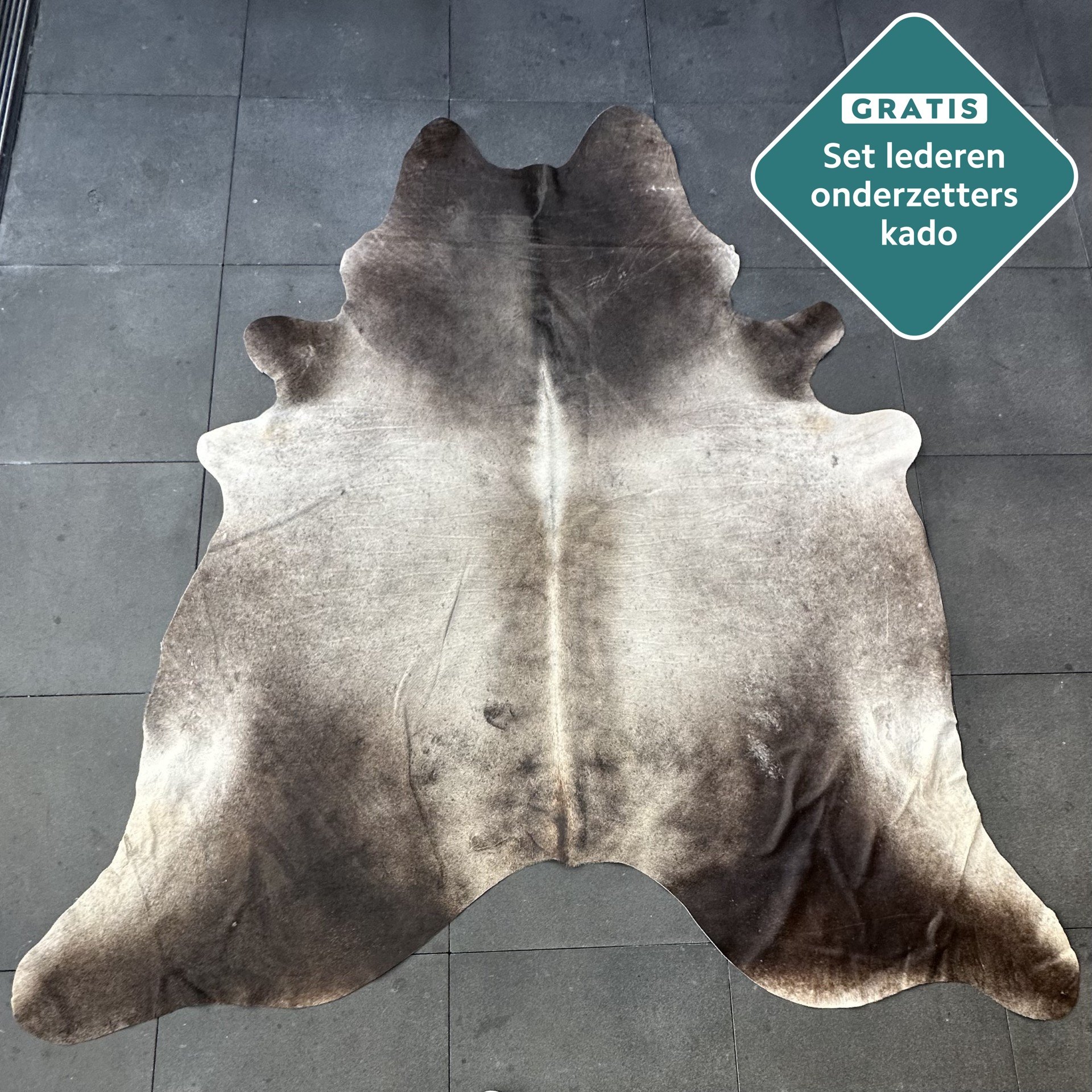 Kuhfell Teppich dunkelbraun grau Detailansicht natürliche Zeichnung