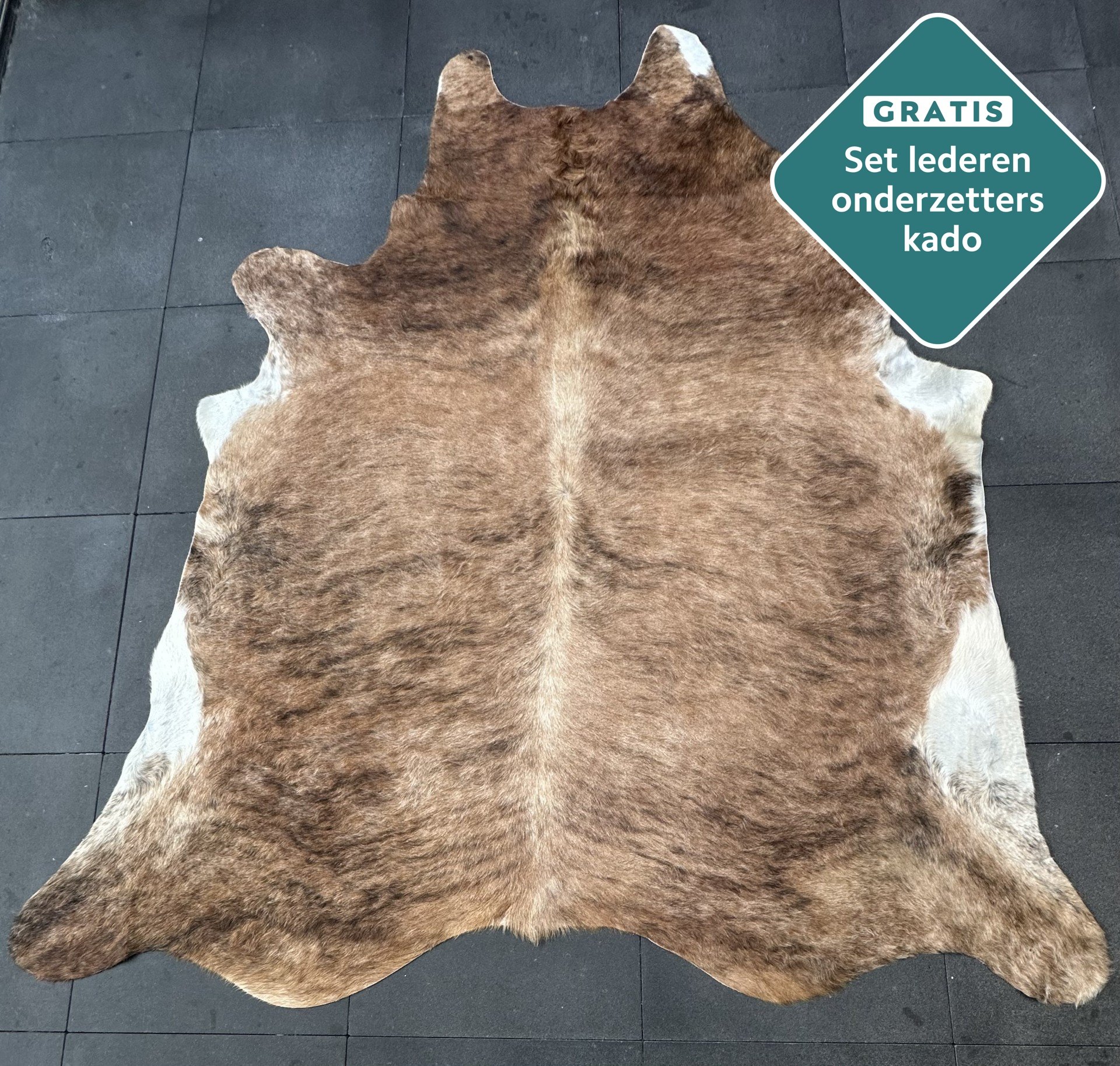 Natürliches Rinderfell gestromt 210x200 cm Nahaufnahme Fell-Muster