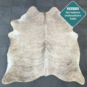 Kuhfell Teppich beige gestreift Detailansicht natürliche Zeichnung