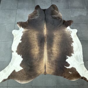 Kuhfell Teppich braun-weiss Detailansicht natürliche Zeichnung