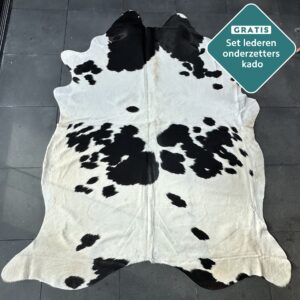 Kuhfell Teppich schwarz-weiss gefleckt Detailansicht natürliche Zeichnung