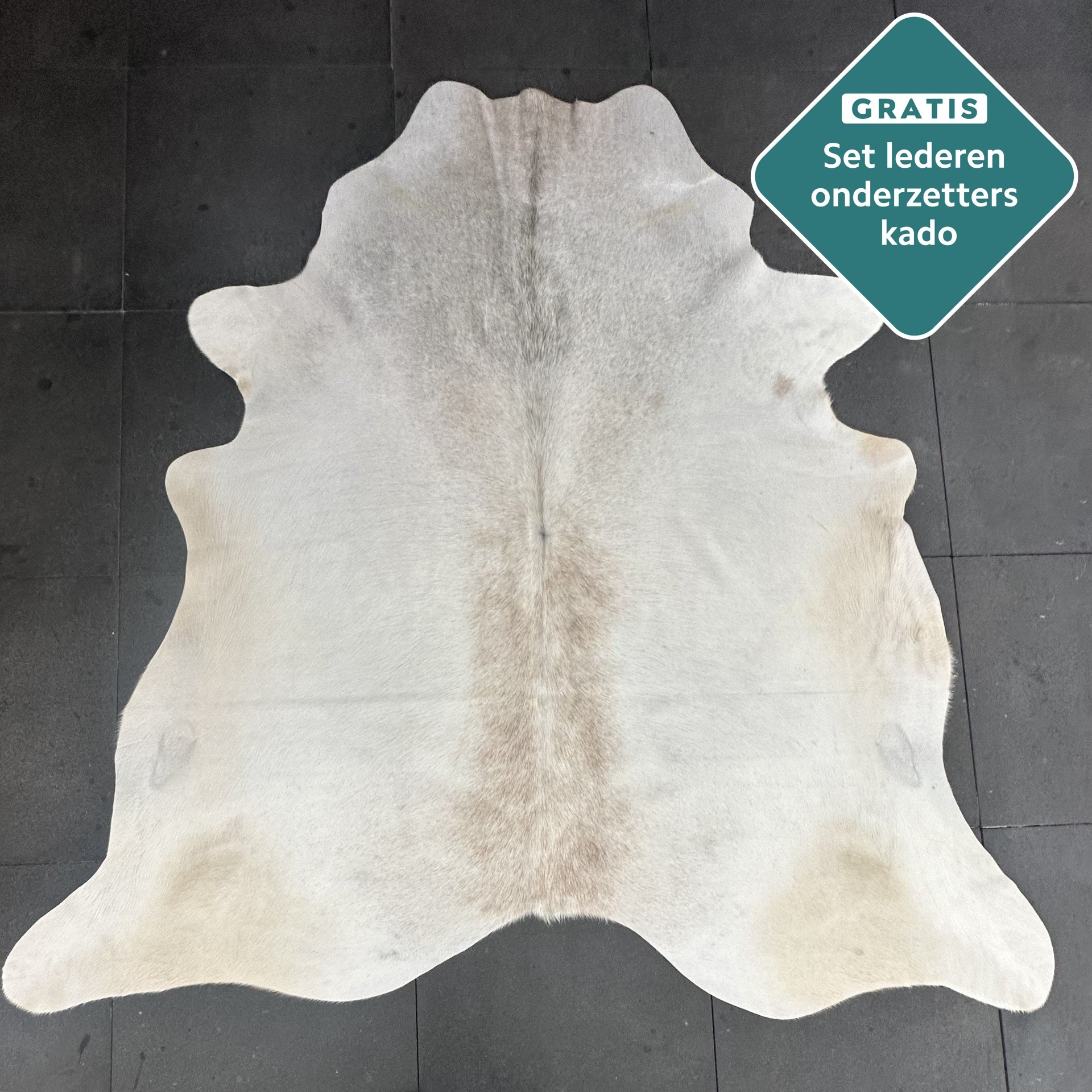 Kuhfell Teppich gebrochen weiss Detailansicht natürliche Zeichnung