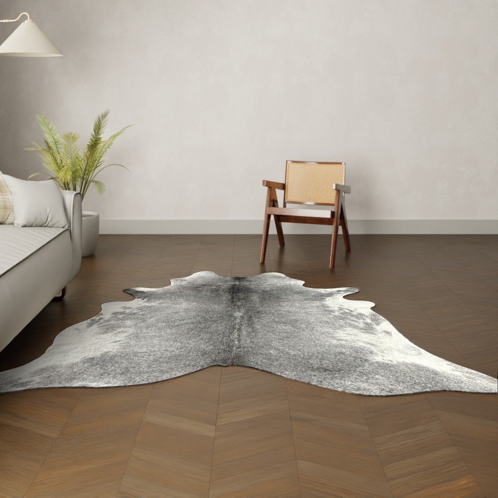 Natürliches Rinderfell weiss dunkelgrau 230x190 cm Nahaufnahme Fell-Muster