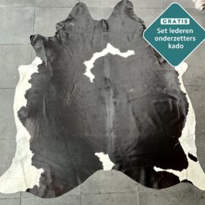 Kuhfell Teppich schwarz-weiss gefleckt Detailansicht natürliche Zeichnung