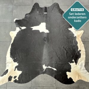 Kuhfell Teppich schwarz-weiss gefleckt Detailansicht natürliche Zeichnung