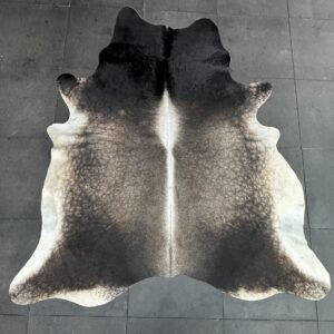 Kuhfell Teppich dunkelbraun grau Detailansicht natürliche Zeichnung