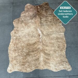 Kleines Kuhfell Teppich mittelbraun Detailansicht