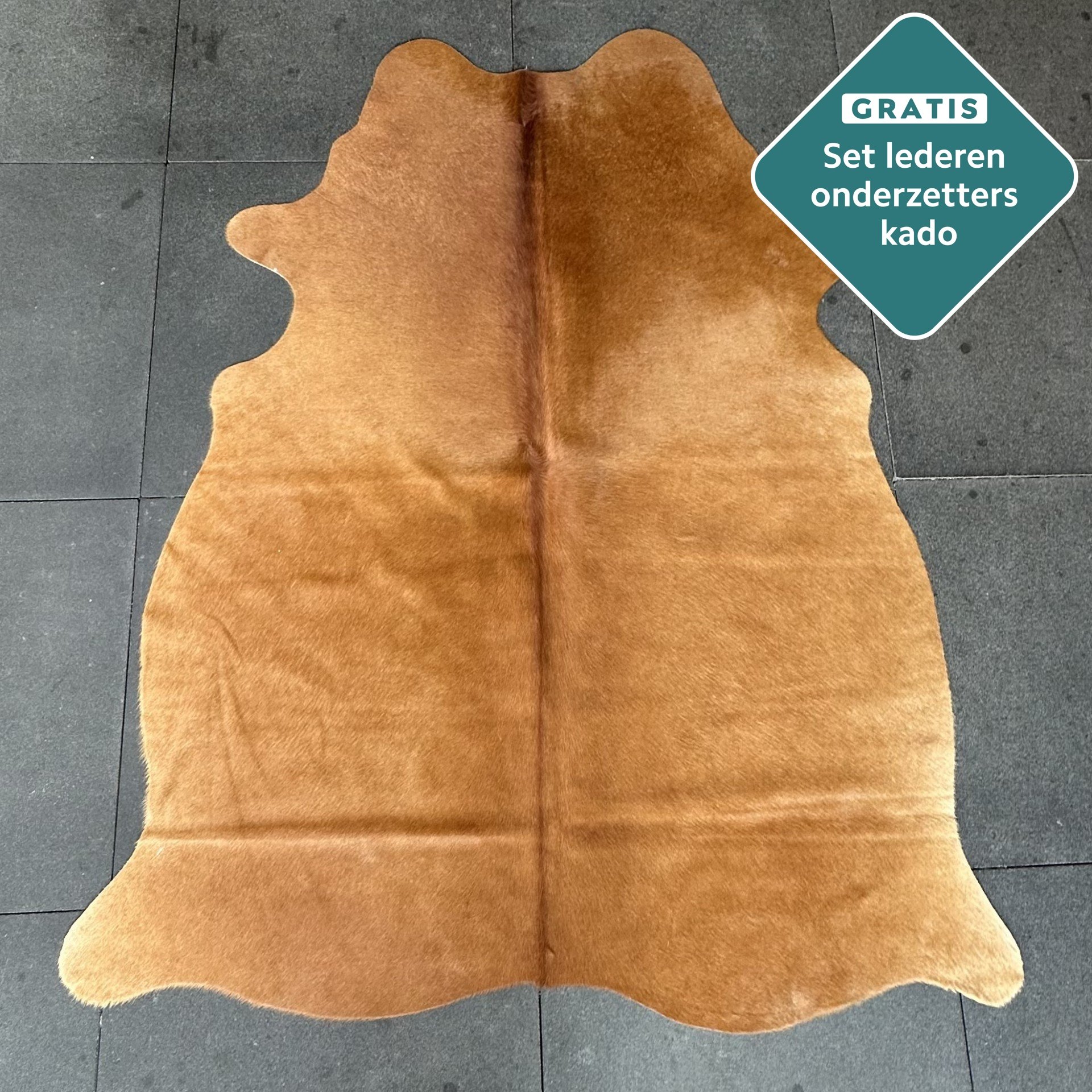 Kleines Kuhfell Teppich dunkel cognac Detailansicht