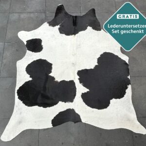 Kuhfell Teppich schwarz-weiss gefleckt Detailansicht natürliche Zeichnung