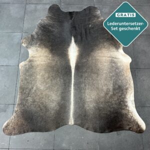 Kuhfell Teppich dunkelbraun grau Detailansicht natürliche Zeichnung