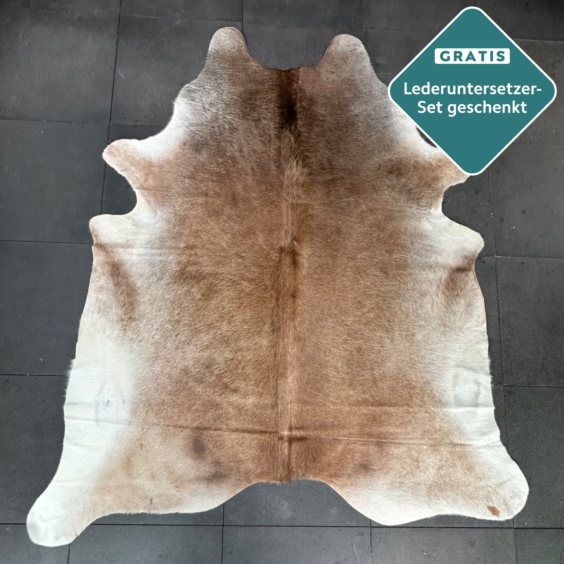großes Kuhfell hellbraun camel Wohnzimmer