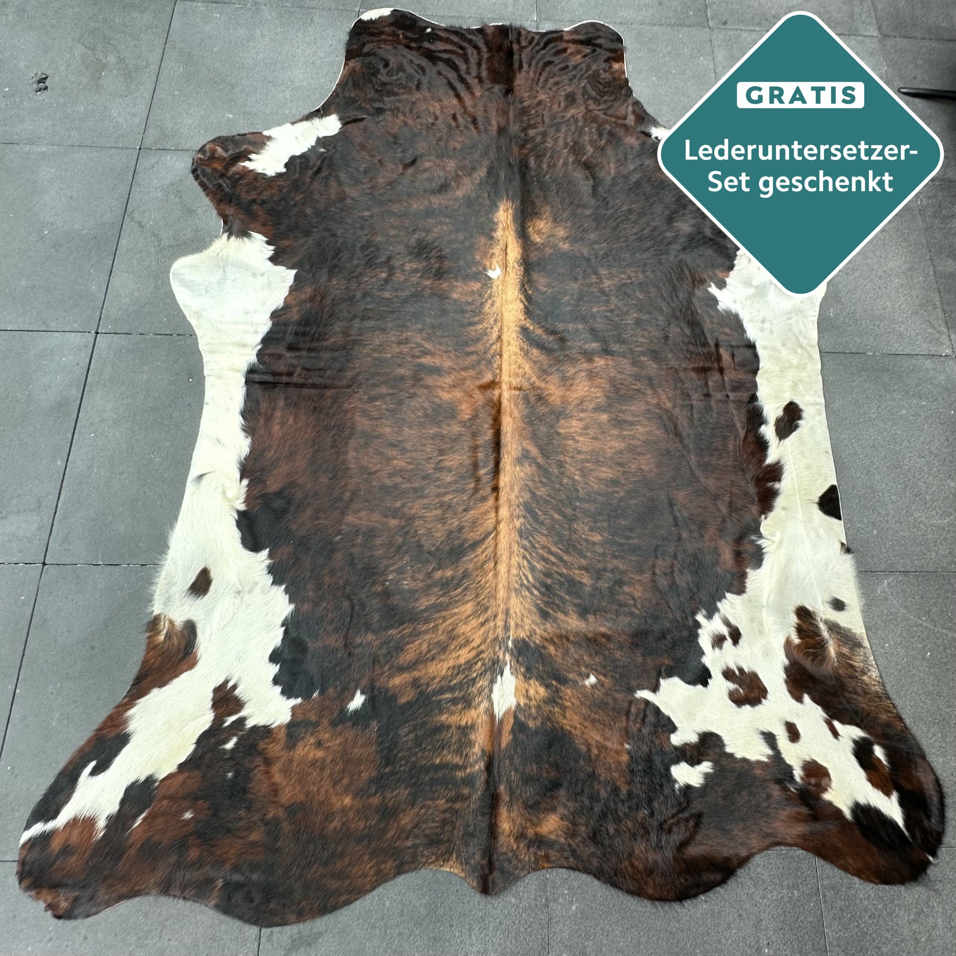 Kuhfell-Teppich dunkelbraun weiß 260x200 cm. KOLOSSAL