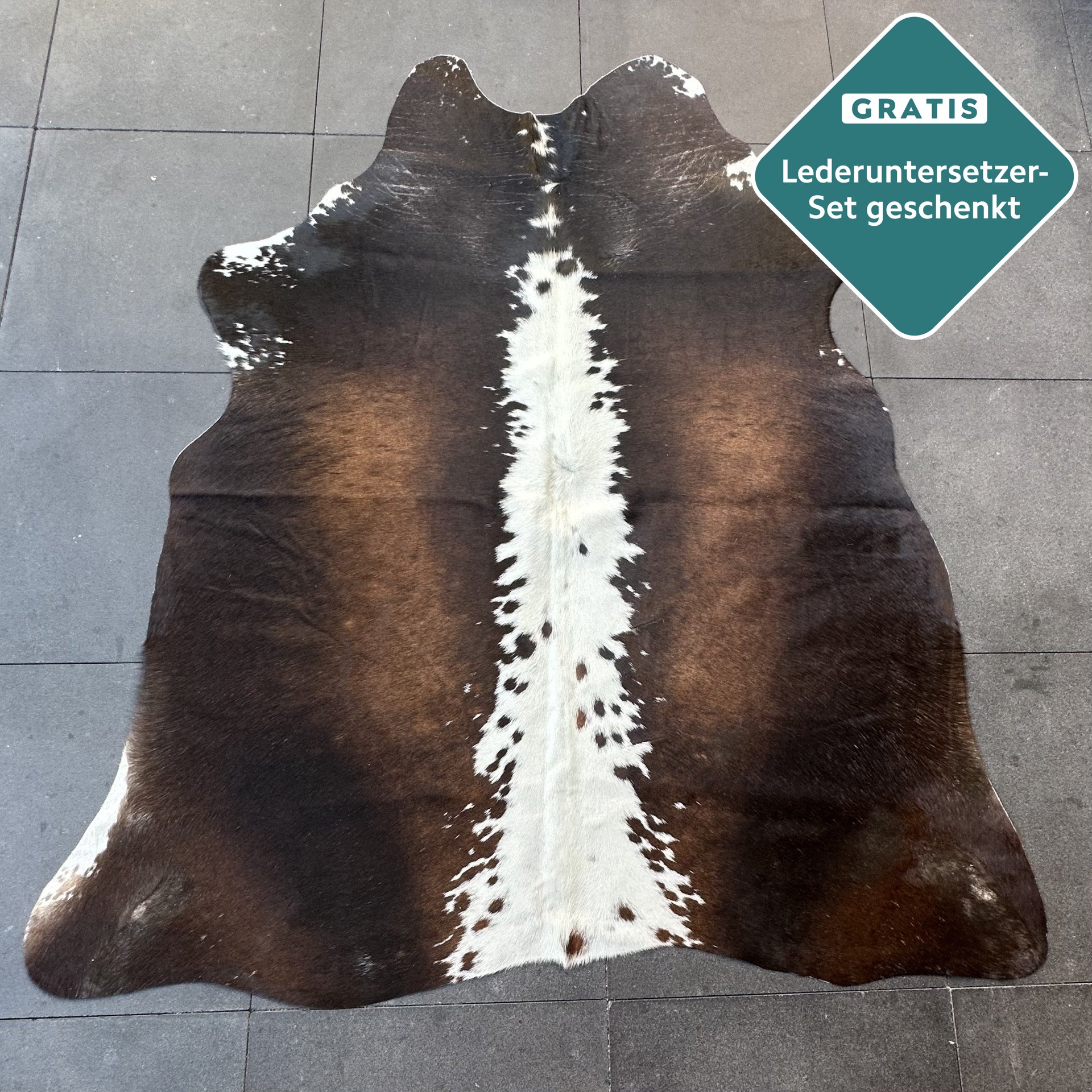 Kuhfell-Teppich dunkelbraun weiß 200x180 cm. KLEIN