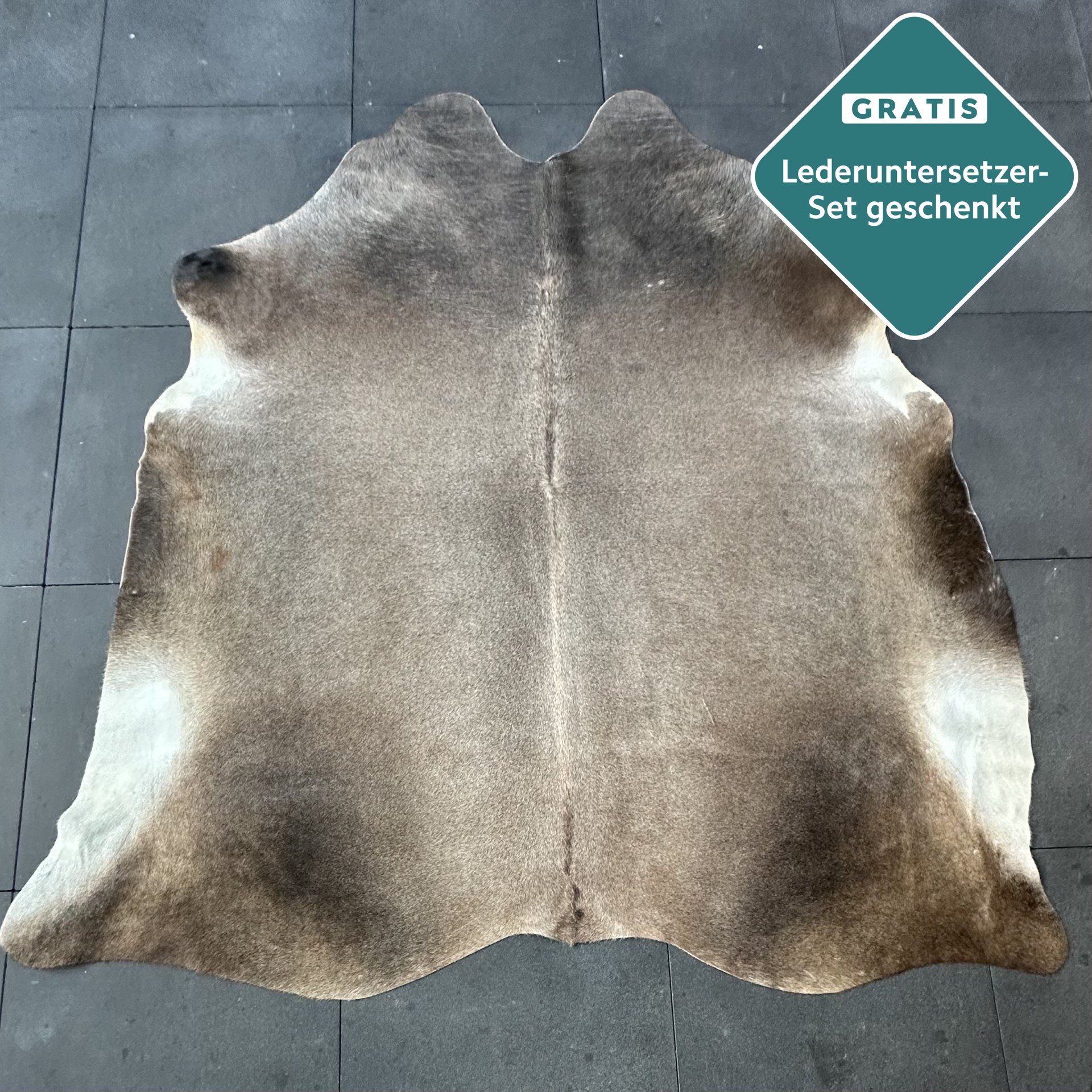 Kuhfell Teppich taupe dunkelgrau Detailansicht natürliche Zeichnung