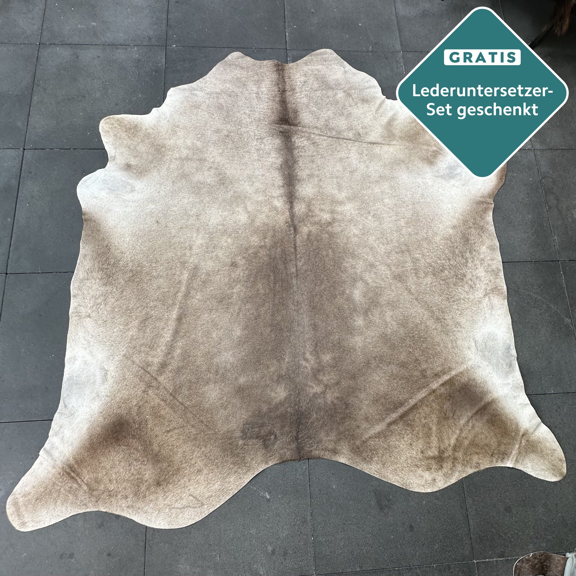 Kuhfell-Teppich grau taupe 220x220 cm. SPEZIAL
