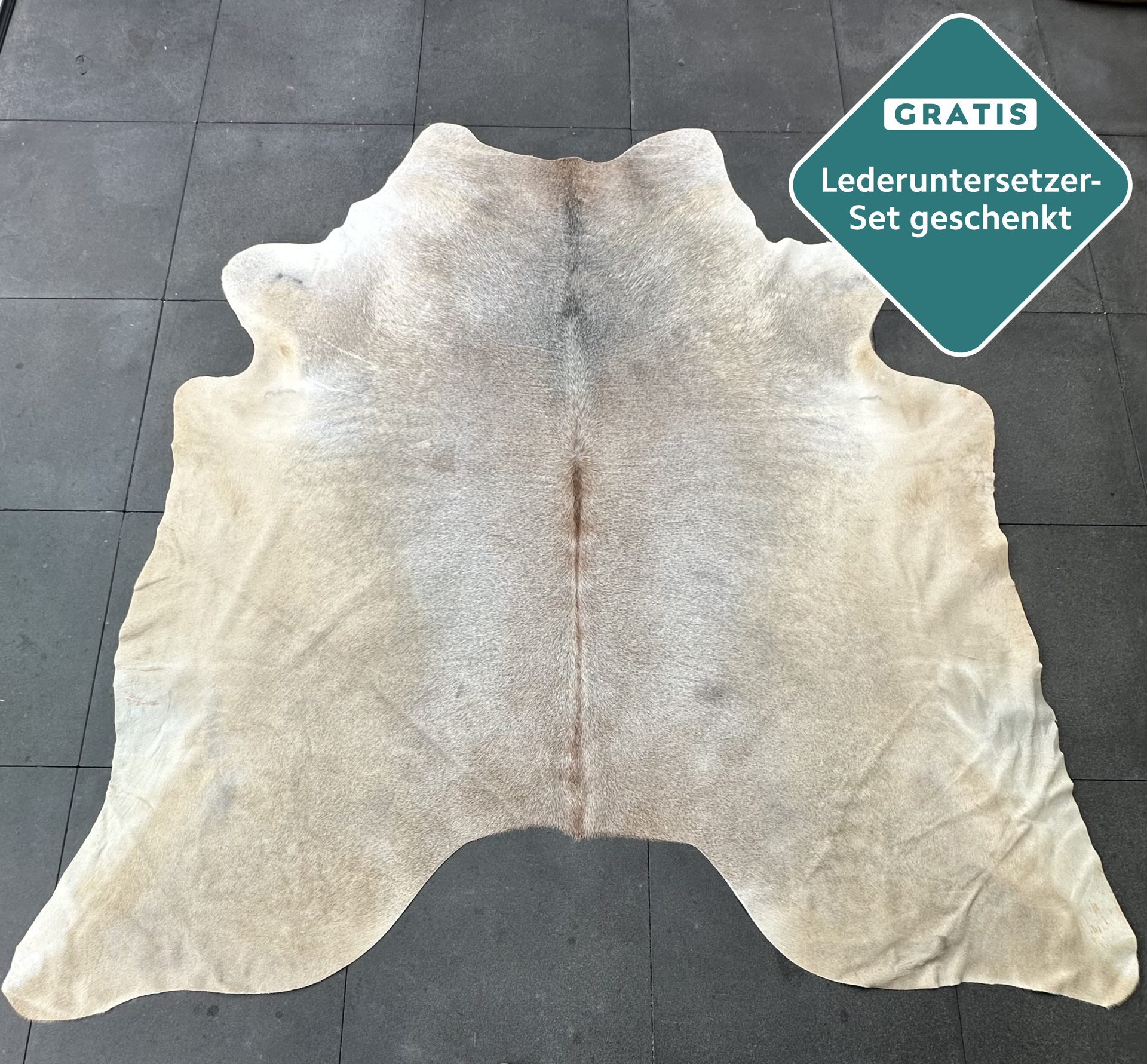 Kuhfell Teppich taupe grau Detailansicht natürliche Zeichnung