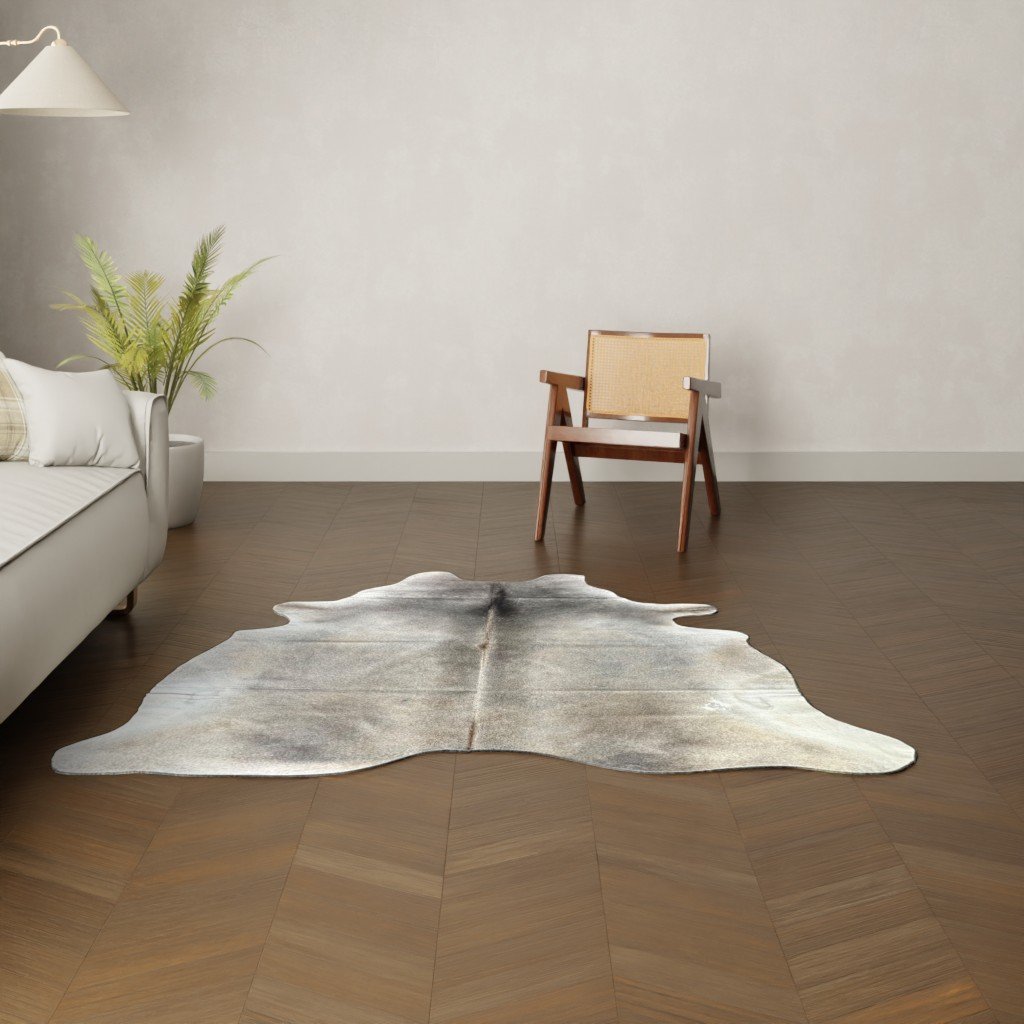 Kuhfell-Teppich Champagne grau taupe 190x190 cm. KLEIN