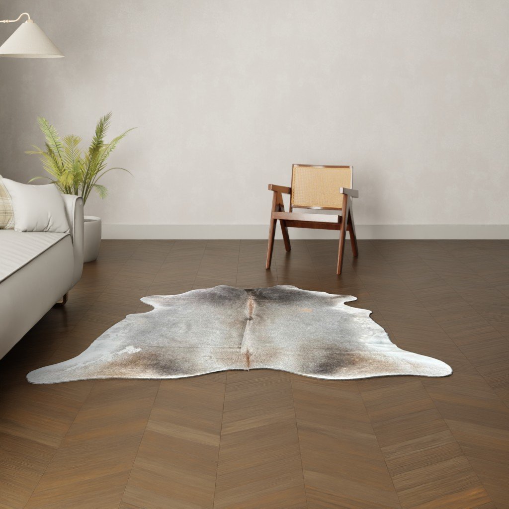 Kuhfell-Teppich taupe grau 190x190 cm. KLEIN